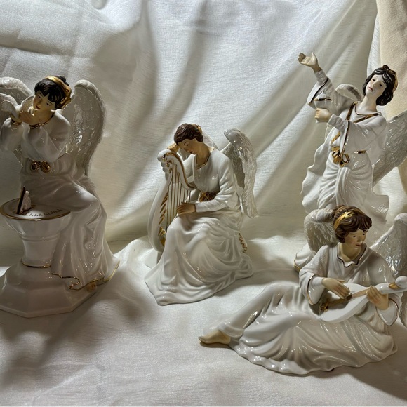 Beautiful set of O’ Well china angel figurines in beautiful condition - Picture 1 of 3